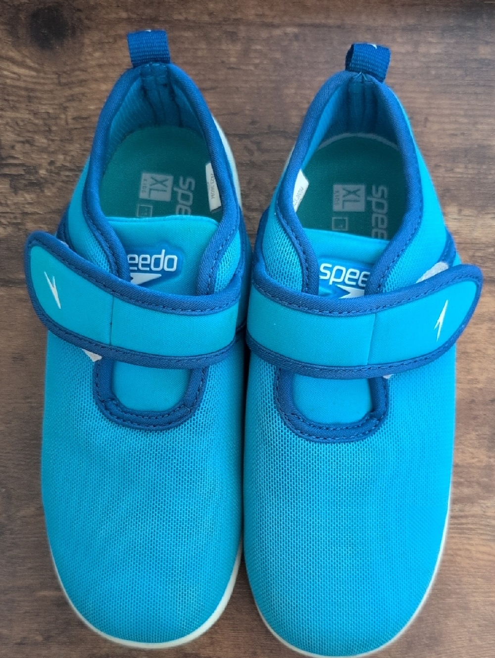 SPEEDO Kids Water Shoes in Bright Teal and Dark Blue Trim Size XL